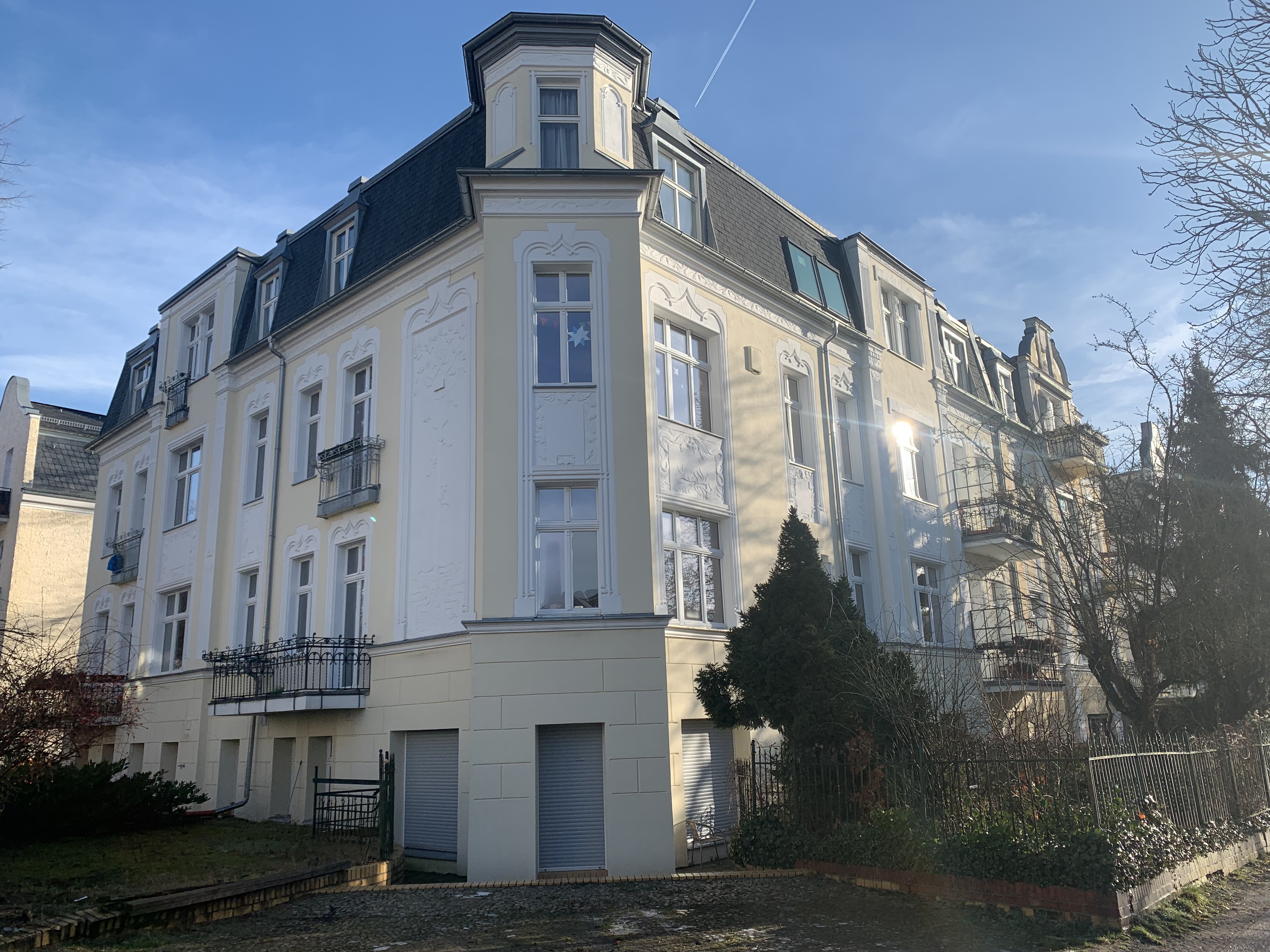 Historisches Jugendstilhaus mit ornamentaler Fassade